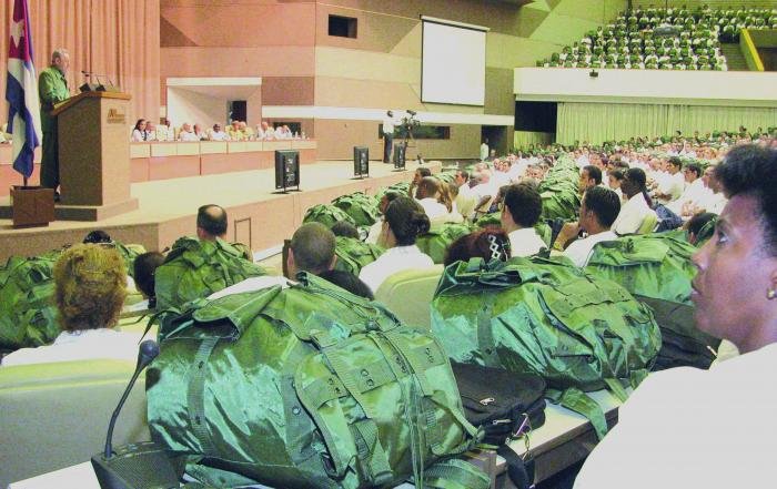 Colina_CTCuba's tweet photo. 🩺🇨🇺Henry Reeve, 150 años después
Fidel no tuvo reparos en elegir el nombre del mambí estadounidense para denominar al Contingente Internacional de Médicos Especializados en Situaciones de Desastres y Graves Epidemias.
#CubaPorLaSalud 

https://t.co/CNtTTRNtK5 https://t.co/FJhEvtJsrw