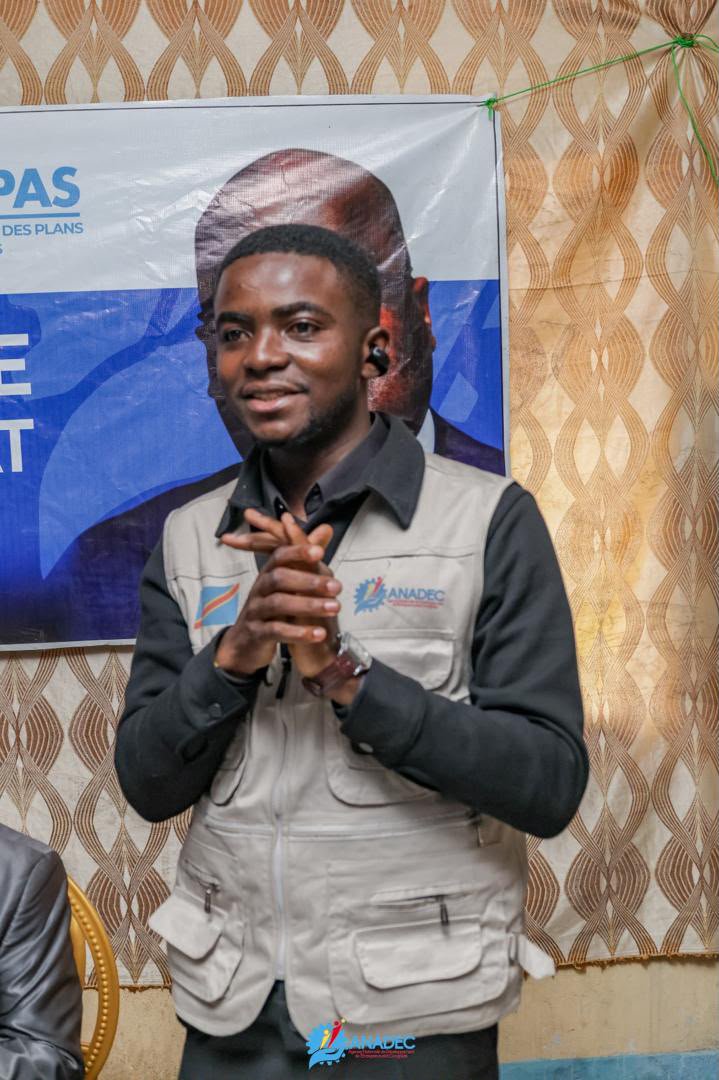 CnjRDC's tweet photo. #CONAPAS, à Idiofa, l'#ANADEC en collaboration avec le CNJ a mobilisé plus de 500 jeunes, #femmes et personnes vivant avec handicap autour du Programme présidentiel #Debout_Jeune_Congolais. Les formations sur les plans d'affaires sont lancées pour favoriser l'entrepreneuriat. https://t.co/RYon8zDa0m