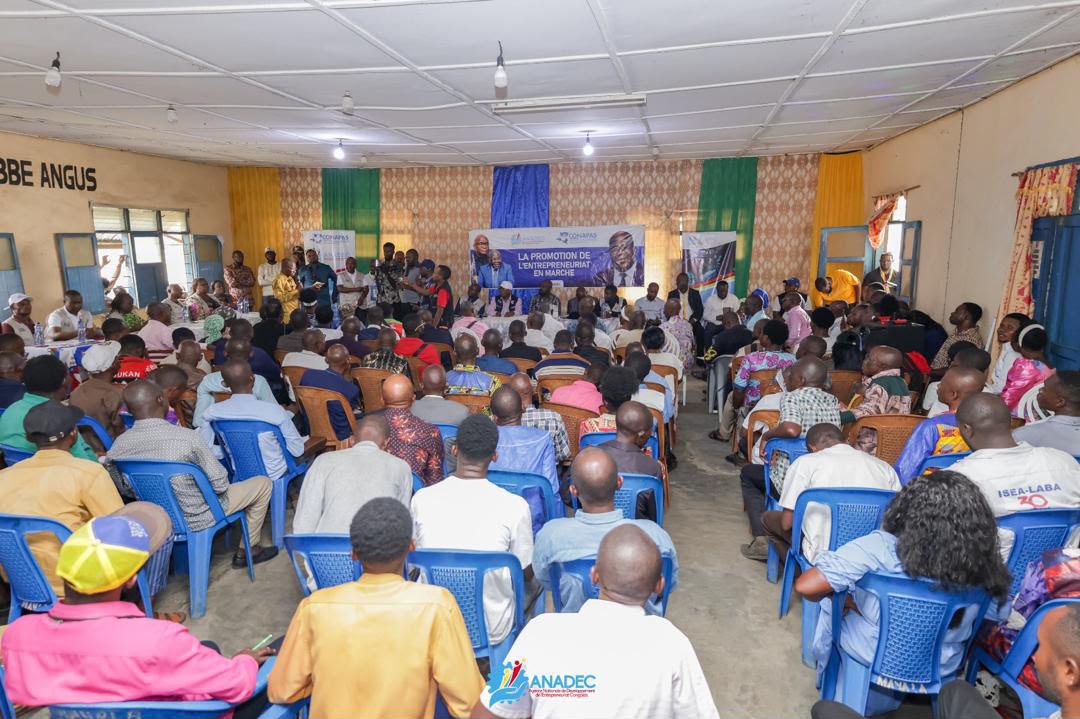 CnjRDC's tweet photo. #CONAPAS, à Idiofa, l'#ANADEC en collaboration avec le CNJ a mobilisé plus de 500 jeunes, #femmes et personnes vivant avec handicap autour du Programme présidentiel #Debout_Jeune_Congolais. Les formations sur les plans d'affaires sont lancées pour favoriser l'entrepreneuriat. https://t.co/RYon8zDa0m