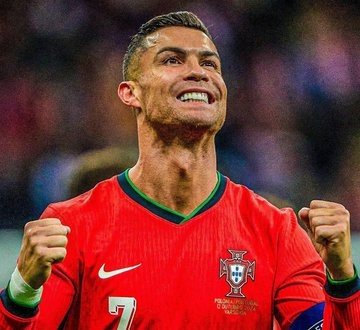 TheGoalsZoneHQ's tweet photo. 🚨🗣️ Vinicius: "When I didn't win the Ballon D'or, I had a call with Cristiano. He helped me to regain my confidence". 🤍 https://t.co/Hmx61OeYKe