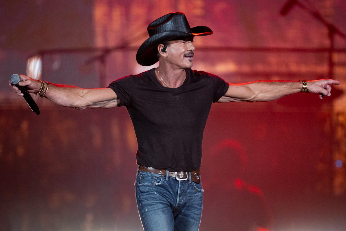 fenwaypark's tweet photo. Tim McGraw takeover 🤠 https://t.co/ZqWM5LXHcG