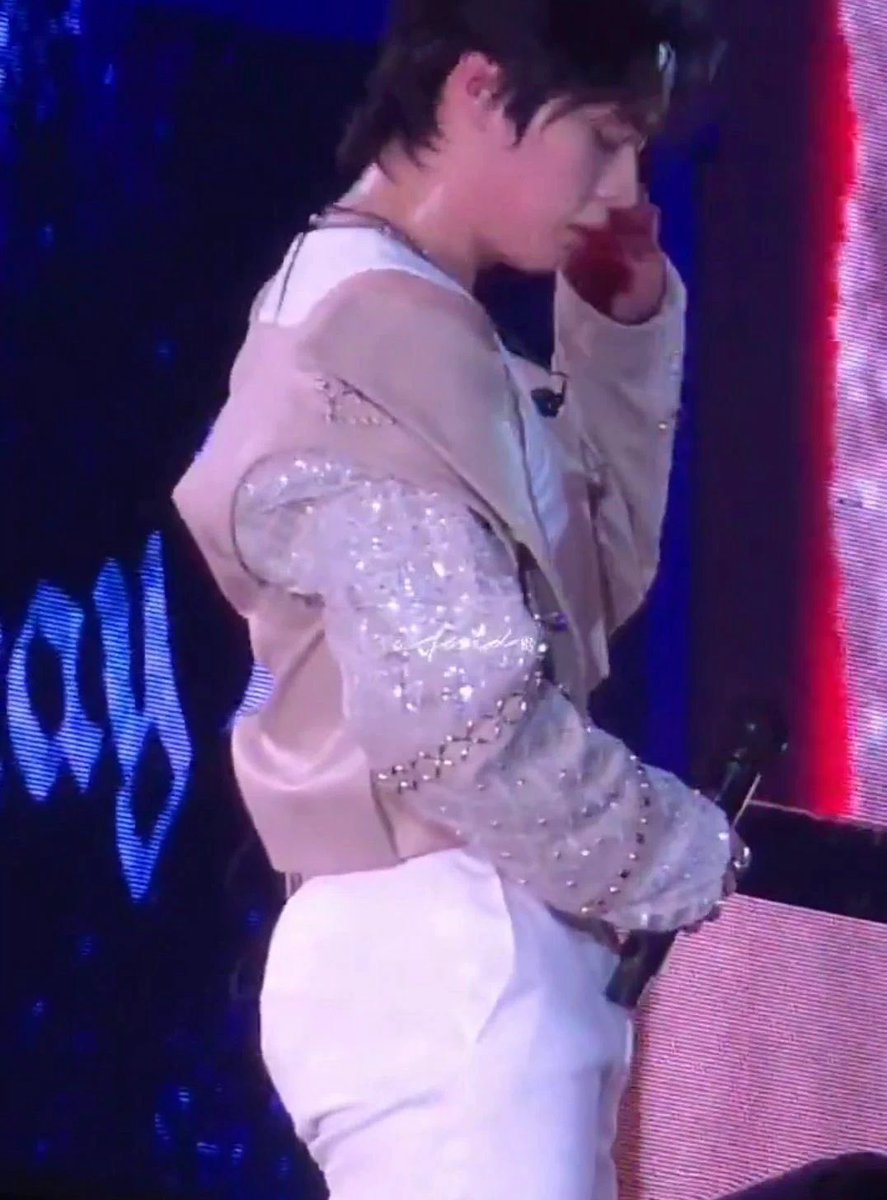 hwang3r's tweet photo. enough about leethighs lets talk about leeass https://t.co/20dck6S2Fg