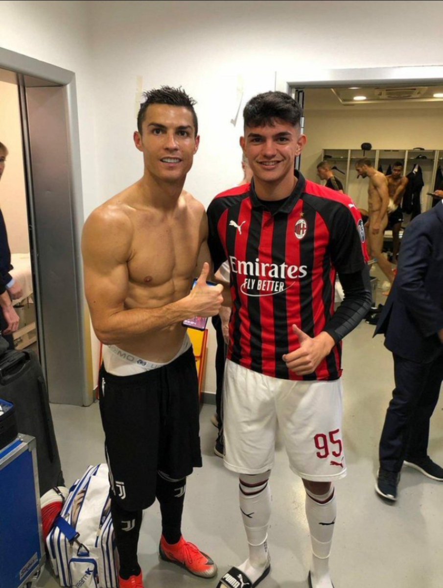 sprinterkingemp's tweet photo. Only legends will see it 😱👇
See Bonucci https://t.co/R9o23CR7lh