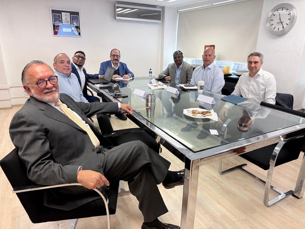iDirect's tweet photo. Great to connect with the team at SpaceNet in Mexico as our tour continues.

We appreciated the opportunity to exchange insights, explore what's ahead, and deepen our understanding of the evolving needs shaping the industry.

#STEngineering https://t.co/LTQYoidSGG
