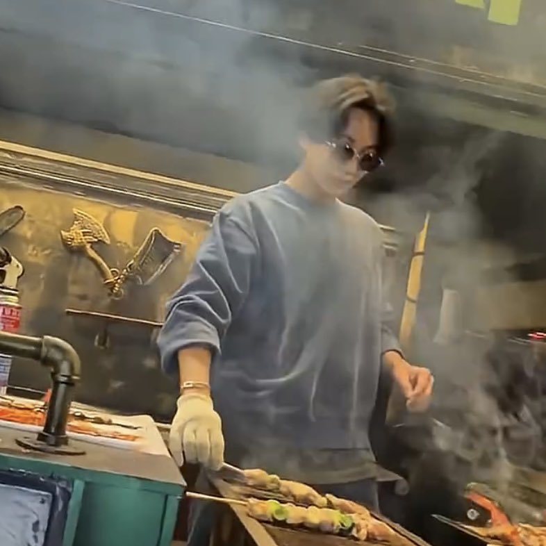 flamehanie's tweet photo. judging by jeonghan’s hair and the fred bracelets he was wearing, the party rock rock mv was filmed before he was discharged🤔 https://t.co/ob9LLhoifc