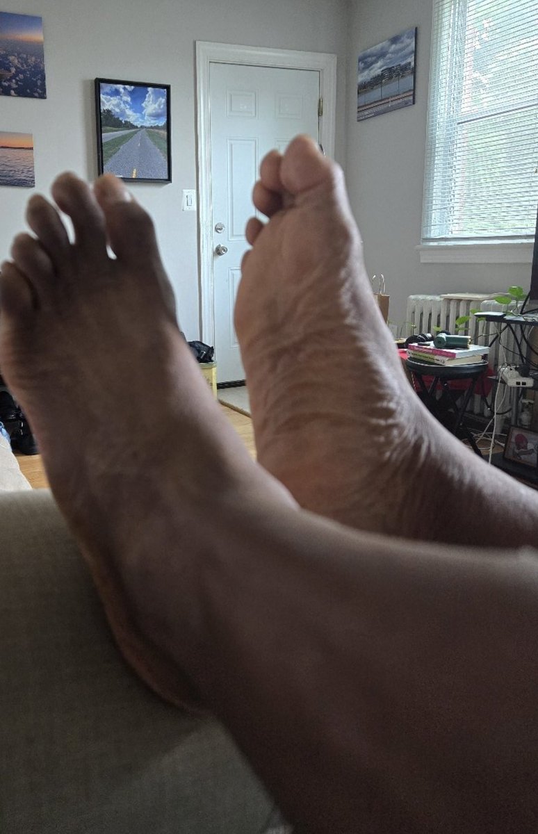 sldfootfetish's tweet photo. Chillin at da crib... waiting for nephew to pull up https://t.co/U5Ypccys2C