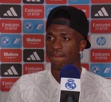 TheGoalsZoneHQ's tweet photo. 🚨🗣️ Vinicius: "When I didn't win the Ballon D'or, I had a call with Cristiano. He helped me to regain my confidence". 🤍 https://t.co/Hmx61OeYKe