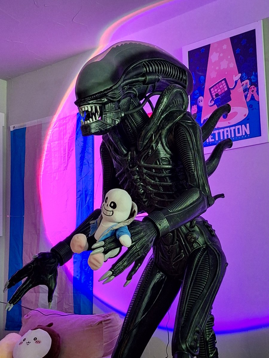 pastel_geck0's tweet photo. I am a responsible adult... https://t.co/keVXk0cjcg