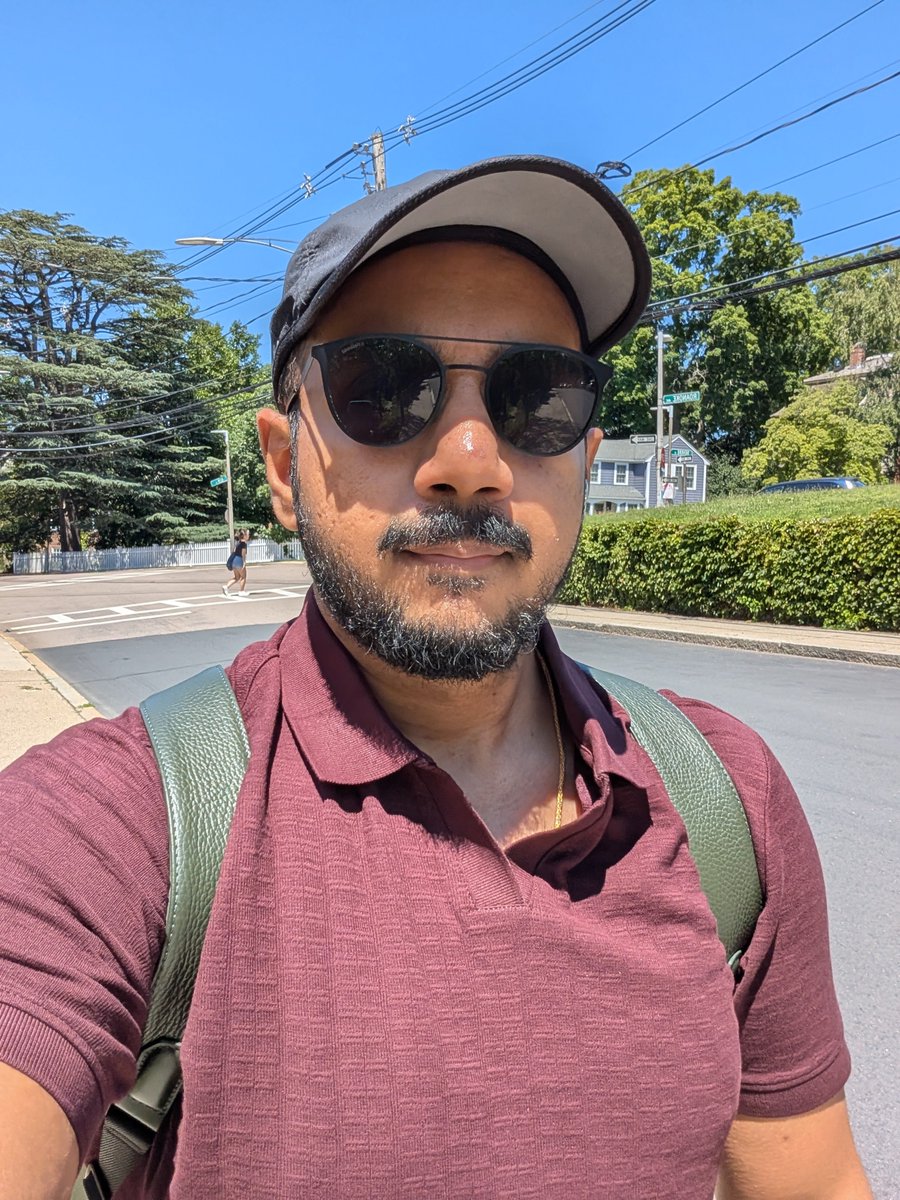 Ani_thingGoes's tweet photo. Stepped out for lunch because it's gorgeous out and I wanted to. 
Happy Tuesday 🌤️ https://t.co/MjgBzTLrio