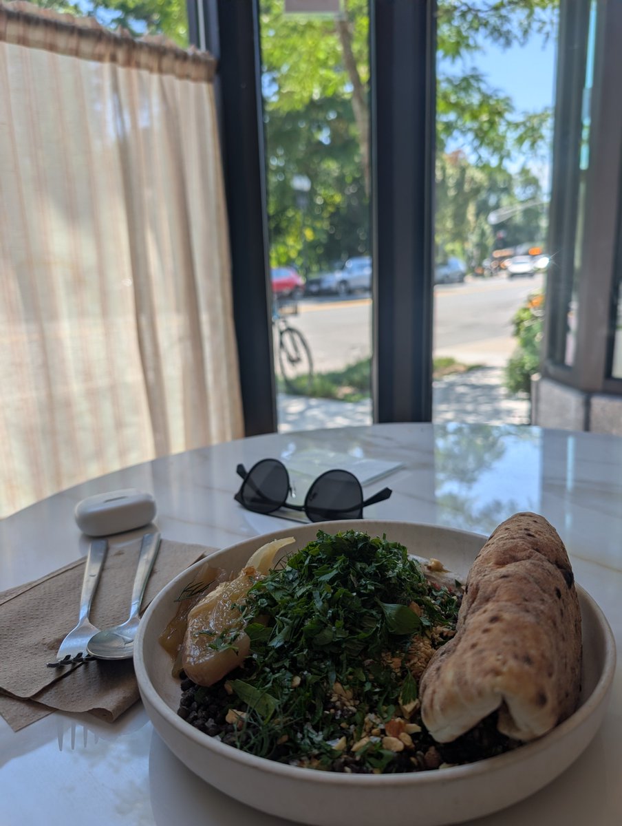 Ani_thingGoes's tweet photo. Stepped out for lunch because it's gorgeous out and I wanted to. 
Happy Tuesday 🌤️ https://t.co/MjgBzTLrio