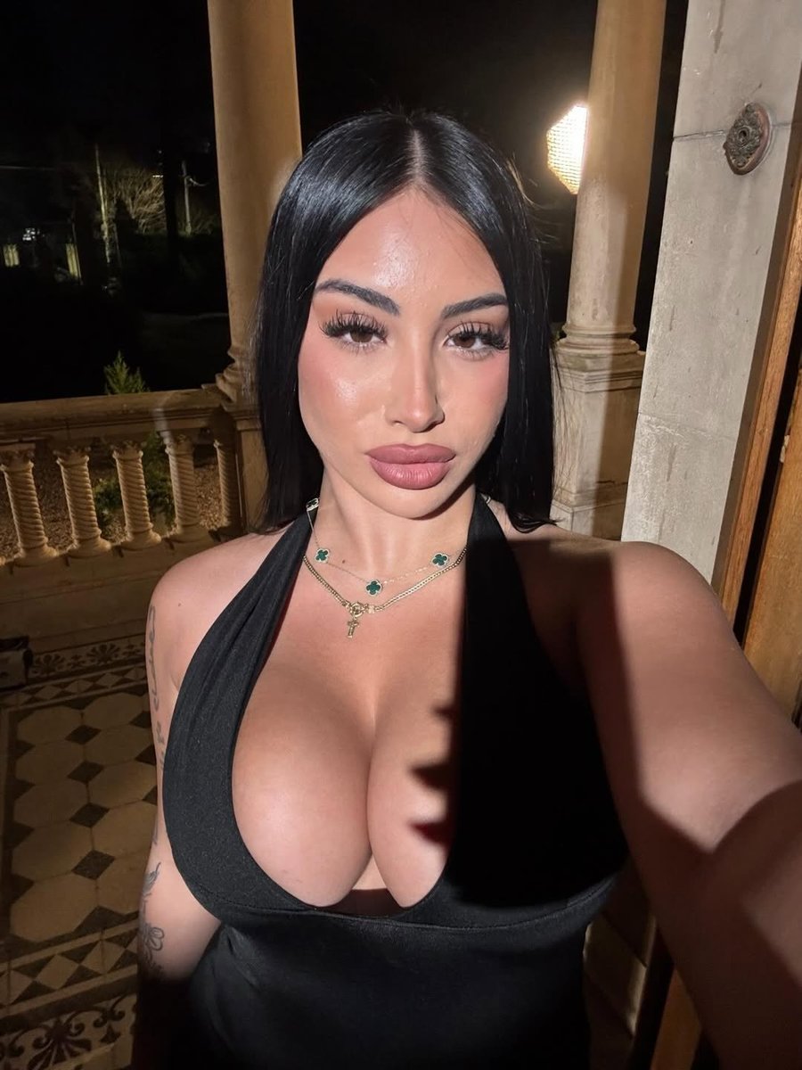 ana__brat's tweet photo. Outfit Check 🥵 https://t.co/1LHRHAs8Mv