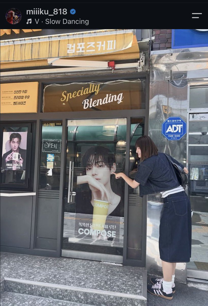 VonTidal's tweet photo. Japanese professional volleyball player Miku Akimoto shared a photo of herself posing with Taehyung’s Compose Coffee poster at one of the chain’s shops during her recent trip to Korea.​​​​​​​​​​​​​​​​​​​​​​​​​​​​​​​​​​​​​​​​​​​​​​​​​​

Caption: “김태형 (Kim Taehyung) 💚”
BGM 🎶 Slow Dancing by V

🔗 https://t.co/sjGQ460eKl

#VxComposeCoffee