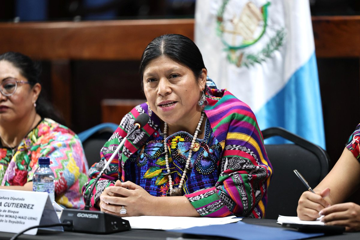 CongresoGuate's tweet photo. Con el propósito de dar seguimiento al proyecto de construcción de la Escuela Normal de Educación Física -ENEFE- del departamento de Escuintla, la diputada Sonia Gutiérrez @SoniaGRaguay -Winaq-, llevó a cabo una citación con autoridades del @MineducGT, @Contraloria_gt y @PDHgt. Según la información recibida, el proyecto no cuenta con litigios pendientes, lo que posibilita su ejecución, sin embargo, se deben atendes observaciones emitidas por la -CGC-, tras su análisis.
