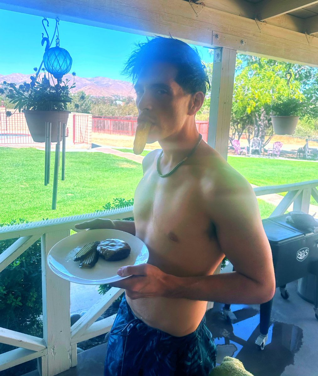 TheCartoonBase's tweet photo. Brandon Rogers shares new photos celebrating his 38th birthday. https://t.co/2AkVUikLB1