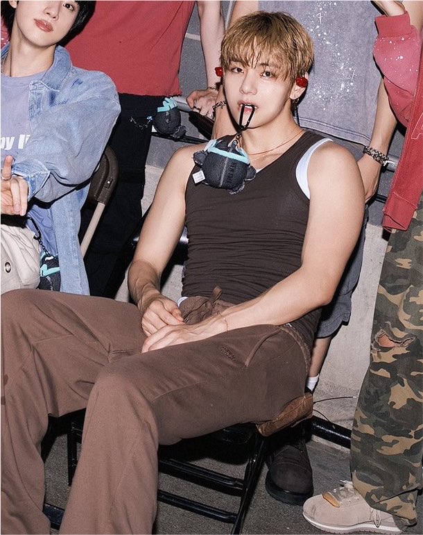 fatherhyungs's tweet photo. he’s just so…sex https://t.co/hBYqa9qkzA