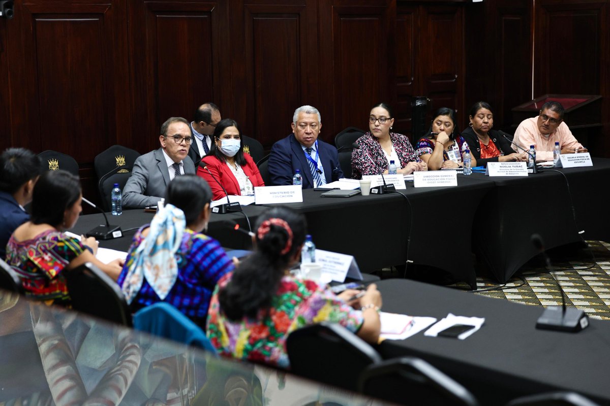 CongresoGuate's tweet photo. Sergio Cifuentes, titular de la -Digef-, indicó que evalúan la viabilidad técnica para intervenir una estructura existente, con el fin de edificar sobre ella tras cumplir requisitos correspondientes. La construcción permanece inconclusa desde 2014, situación por la cual la congresista da seguimiento en el ejercicio de su función intermediadora. Además, se verificaron otras carencias en dicho establecimiento, que están relacionadas con la contratación de personal, entre otras que se busca corregir. La próxima reunión se fijó para el 29 de septiembre próximo.