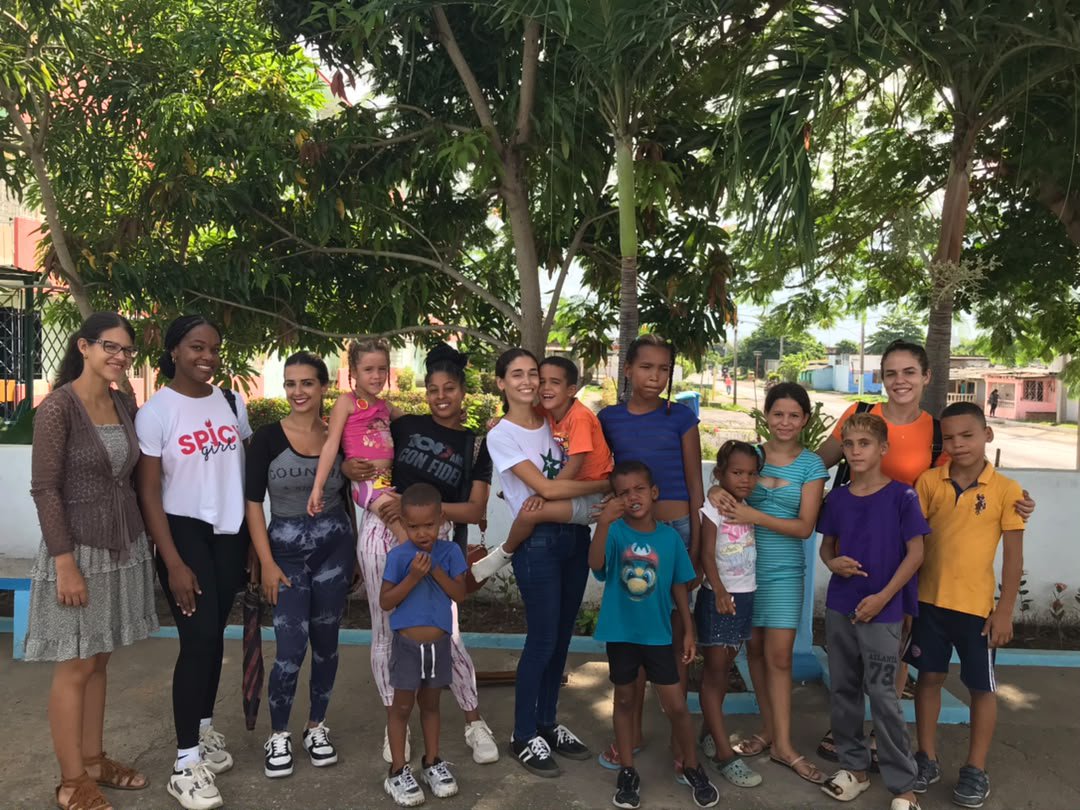 FEU_UPR_'s tweet photo. Esta mañana compartimos con los niños de la casa hogar, porque la mayor inversión es en nuestra infancia. Ellos son el alma de nuestra obra. 🇨🇺

Gracias a la UJC de Pinar del Río por sumarse a nuestra actividad.

Como dijo Fidel:
"Los niños de hoy son el pueblo de mañana" https://t.co/hjKwd3xJdd
