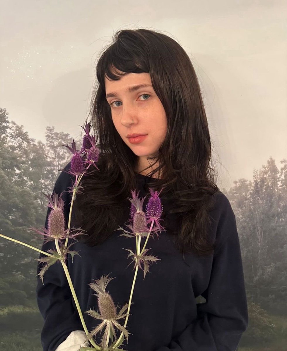 alicentsling's tweet photo. wow hey i would buy her flowers! https://t.co/VGVyd1ipDx