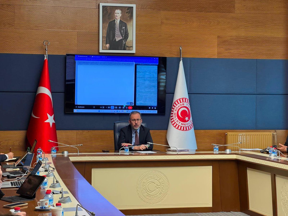 kasapoglu's tweet photo. 📍TBMM

Engelli Bireylerin Sorunlarını Araştırma Komisyonumuzun rapor yazım sürecine ilişkin uzmanlarımızla kapsamlı bir istişare toplantısı gerçekleştirdik.

Sahadan edindiğimiz bilgi ve tecrübeleri, ortak akıl anlayışıyla nihai raporumuza en güçlü şekilde yansıtmak için titizlikle çalışmayı sürdürüyoruz.