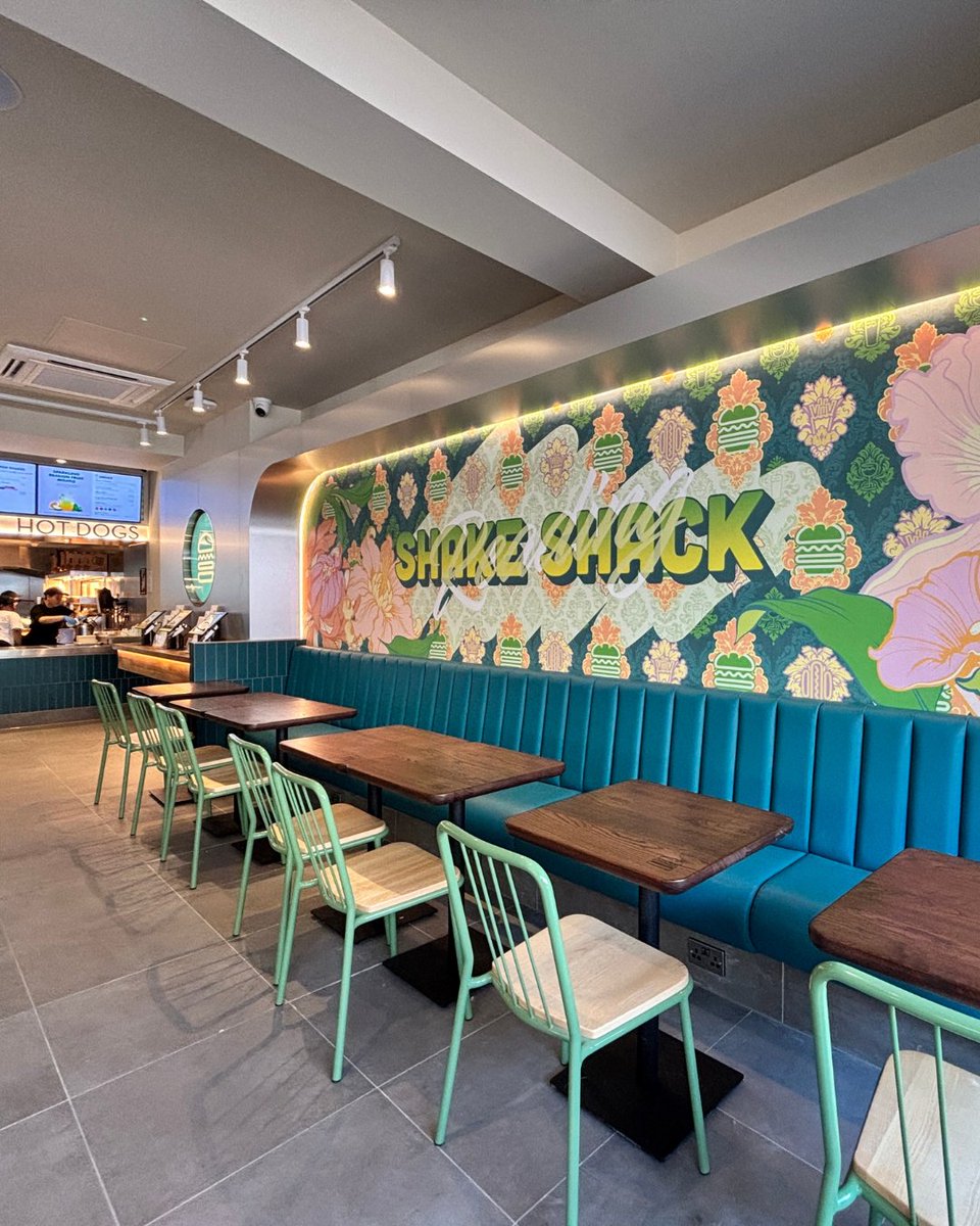 shakeshackUK's tweet photo. Say hello to Nico - the artist behind our bold, colourful mural at our new Reading Shack. 🙌

From Paris to NYC to Seoul, Nico Dumartin has transformed cities around the world and now it’s brought a whole new aesthetic to Shake Shack Reading.  

Full interview in the link in bio. https://t.co/9M9BuIMFWJ