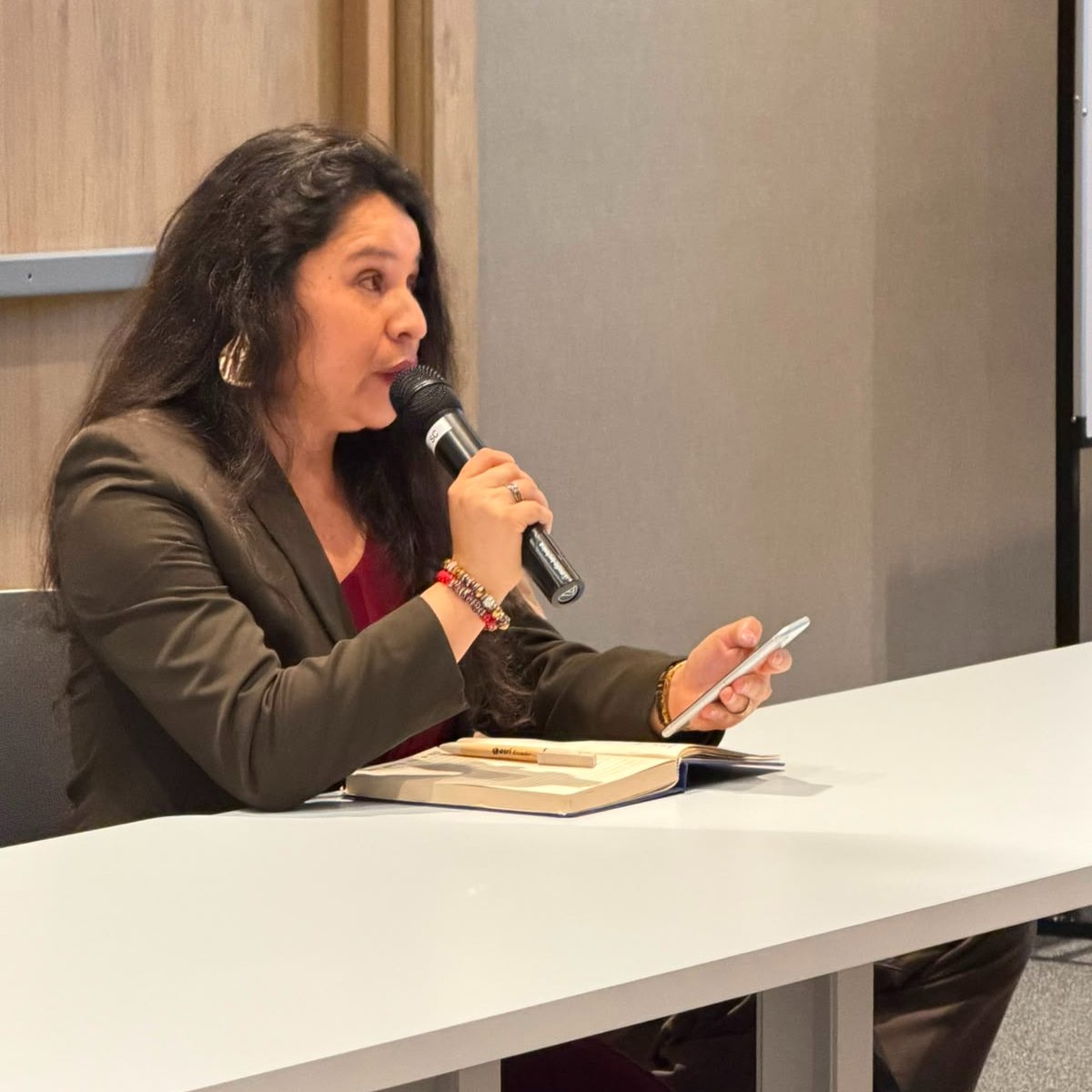 Reg_aguaEc's tweet photo. 🏛️ La ARCA continúa trabajando para consolidarse en una institución más técnica, moderna y cercana a la ciudadanía, garantizando una gestión responsable del recurso hídrico y contribuyendo al desarrollo sostenible del Ecuador. 🇪🇨🌱🤝

📚🚰🌎#Capacitación #GestiónDelAgua https://t.co/n2uIHtxTc6