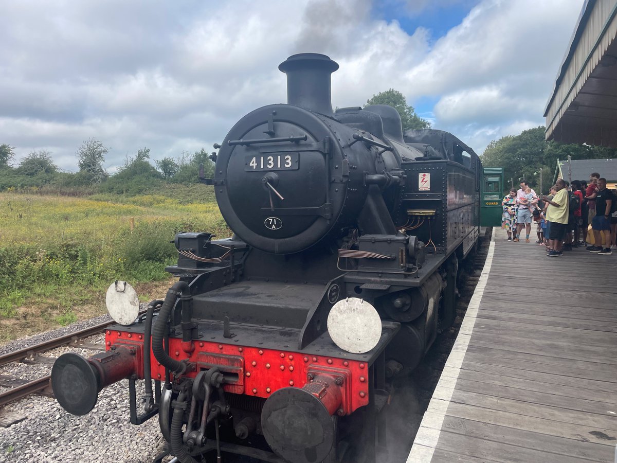 HobbesTank's tweet photo. Visited the Isle of Wight Steam railway today. It was a great experience. Finally got to see some British steam locos in action 

@IWSteamRailway https://t.co/iO1vq21uX2