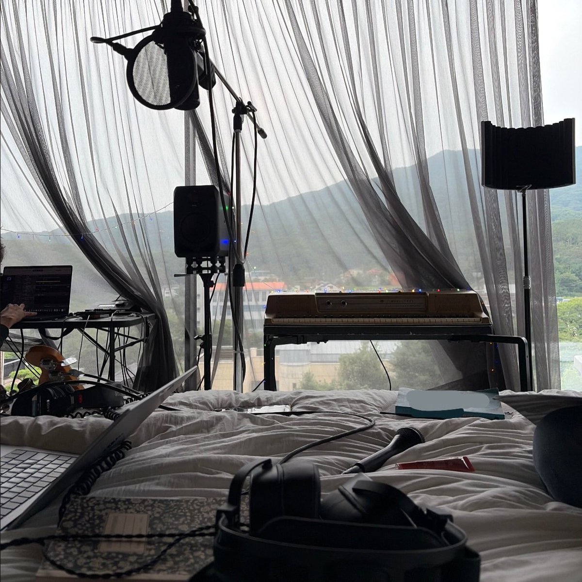 ROSEDAYS's tweet photo. 🎶🎧🎙 https://t.co/Q23HrNbLIP