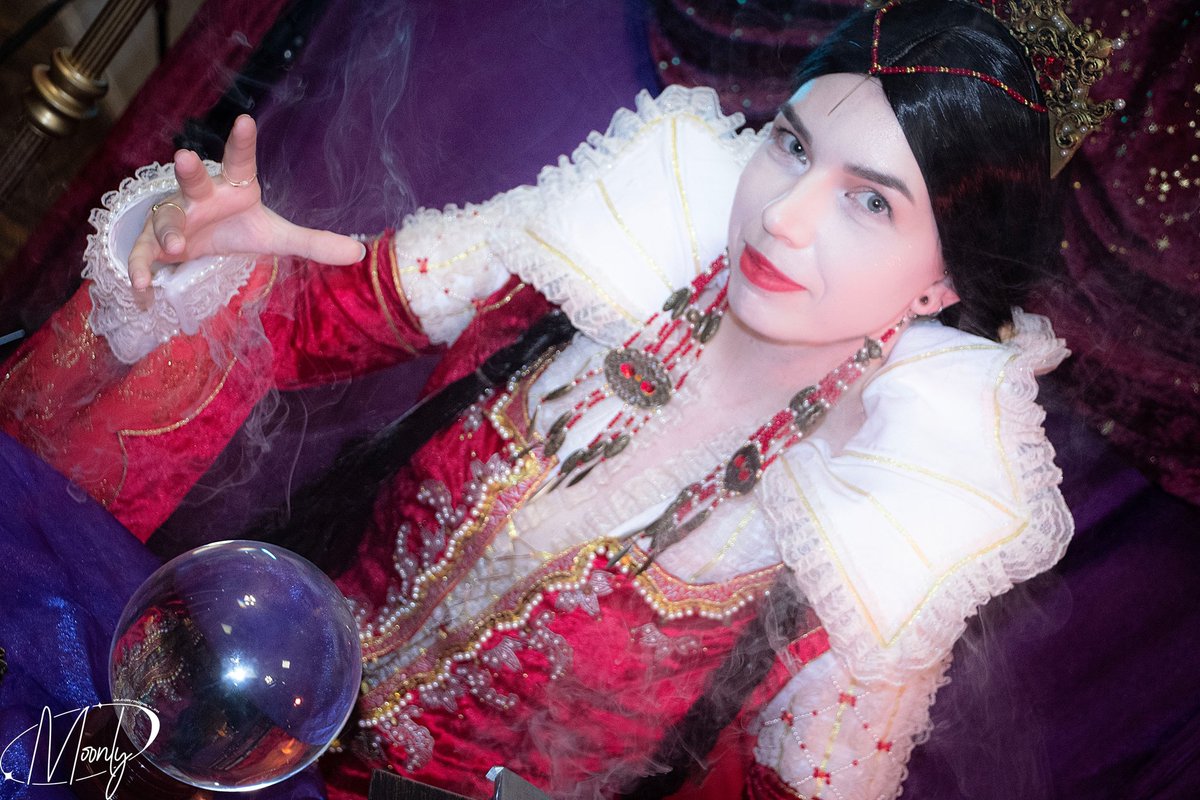 ferluci_cosplay's tweet photo. ⌞The Brothers Grimm⌝
Mirror Queen
• ph - moonly
• con - Magic Fest
#thebrothersgrimm #mirrorqueen https://t.co/RJbupNt8zF