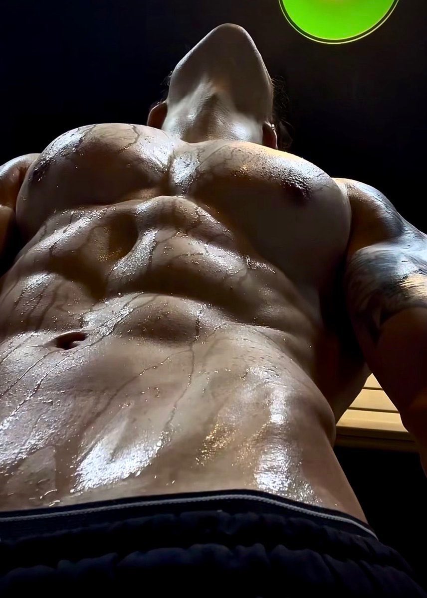 WINGZOFTHENIGHT's tweet photo. Post workout/acrobatic training session 😮‍💨

I’m gonna be showering so good after this https://t.co/sPDK9OaNnZ