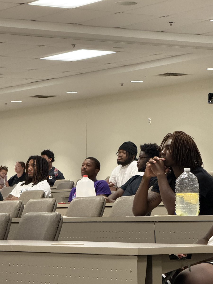 LouThunderFB's tweet photo. Orientation was a success!!📚 

Thanks to JCTC for hosting and supporting our organization!!

#TheHerd #StepIntoTheStorm https://t.co/X6w5mKdTOR