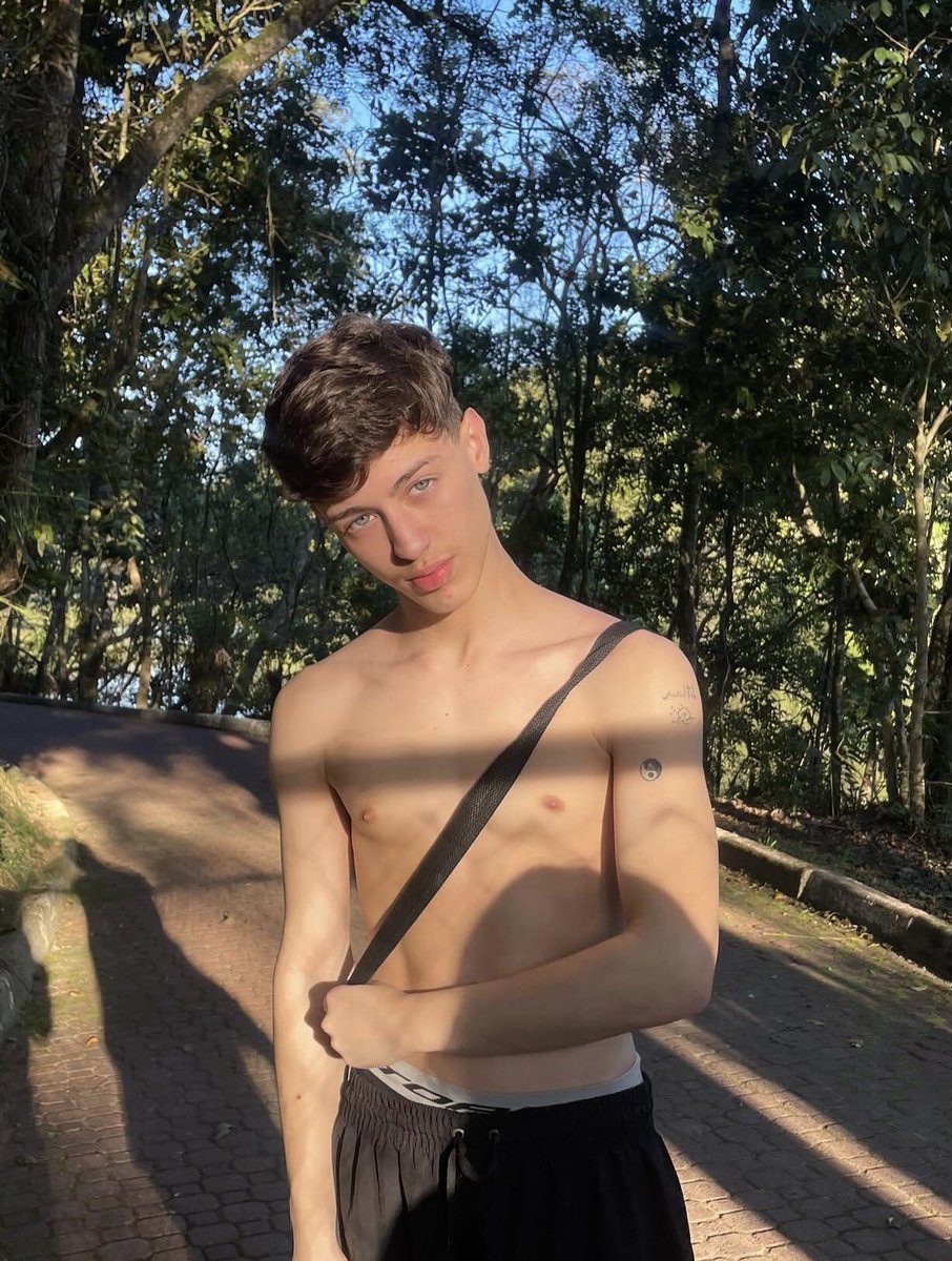 vazadossl's tweet photo. Estou atrás dos vazados do ferreiraz!!
#mucilon
#pauzão #piroca #perv #novin
#heteroenganado #HeteroEngañado
#vazouvídeo #novinho #vazados
#novinhodopirocão #novinhopirocão
#brotheragemhetero #BROTHERAGEM
#PINTOSAWARDS #PINTOAWARD https://t.co/zzDl3FOQzV