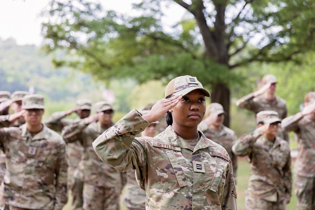 SamfordU's tweet photo. As the sun rises over Reid Chapel, Air Force ROTC cadets are already in formation while the rest of campus heads to class. Meet the Iron Warriors of Detachment 012 and see how Samford is preparing future Air Force leaders. 🇺🇸

https://t.co/yDzjZ2HoI4 https://t.co/NKXYIKVsYg