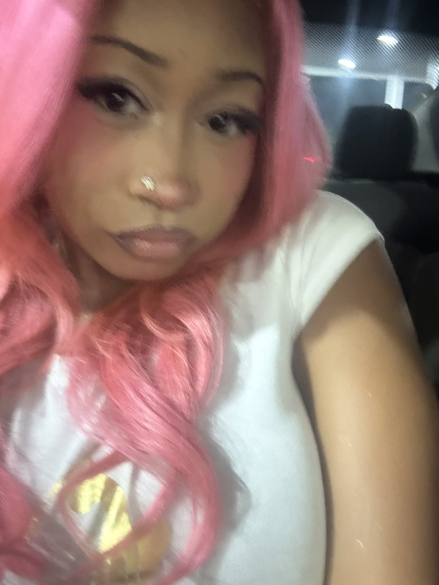 pinkfemmecess's tweet photo. so actually pink is my natural hair color https://t.co/SnWRKwMfl1