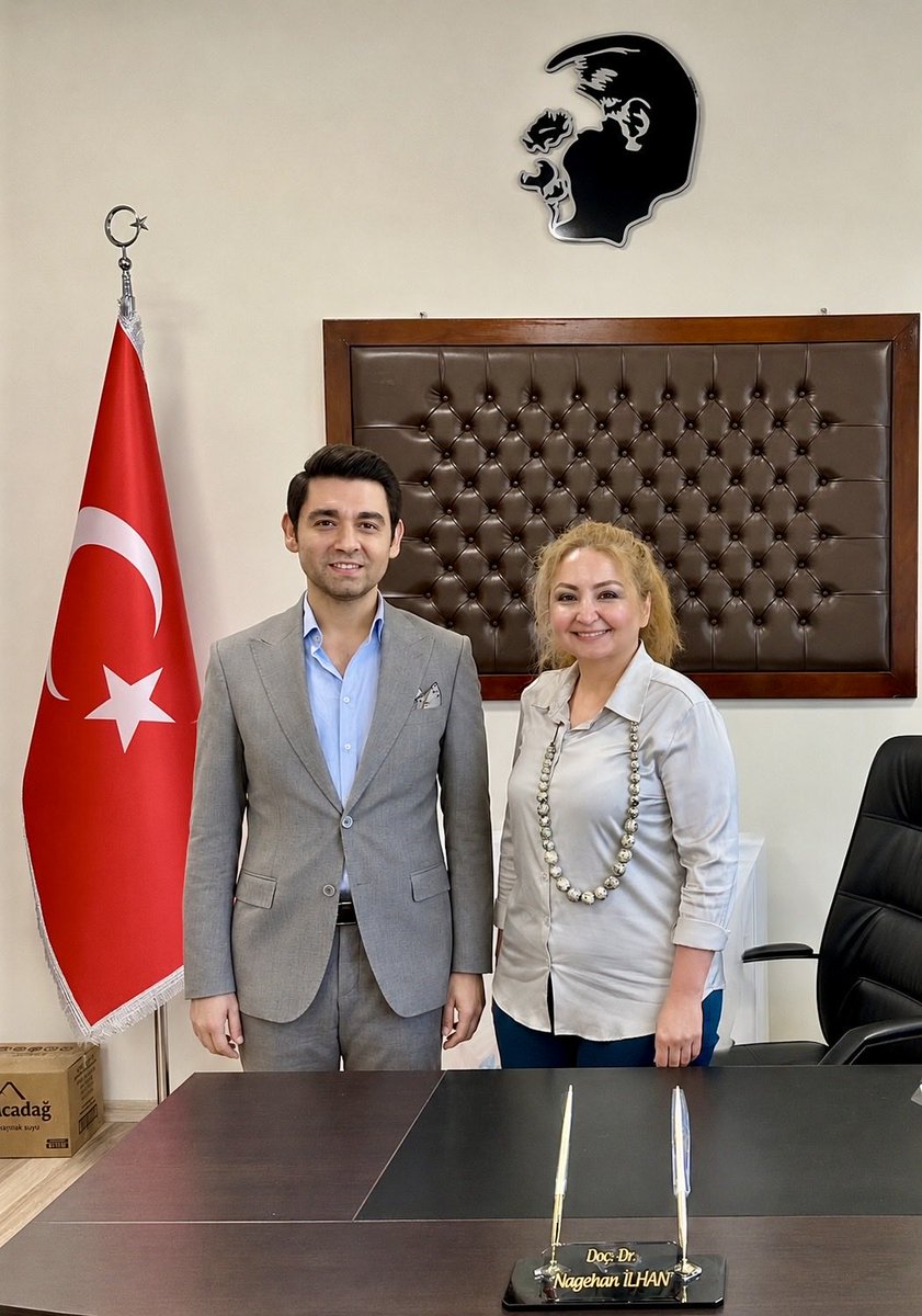HKelesabdioglu's tweet photo. 📍Harran Üniversitesi

Mühendislik Fakültesi Bilgisayar Mühendisliği Bölüm Başkanlığı görevine getirilen ve Doçentlik ünvanını alan değerli akrabam Nagehan İlhan’ı ziyaret ettim.

Yeni görevinin ve ünvanının hayırlı olmasını diliyor, çalışmalarında başarılar diliyorum. @hrumedya @nagehanilhan