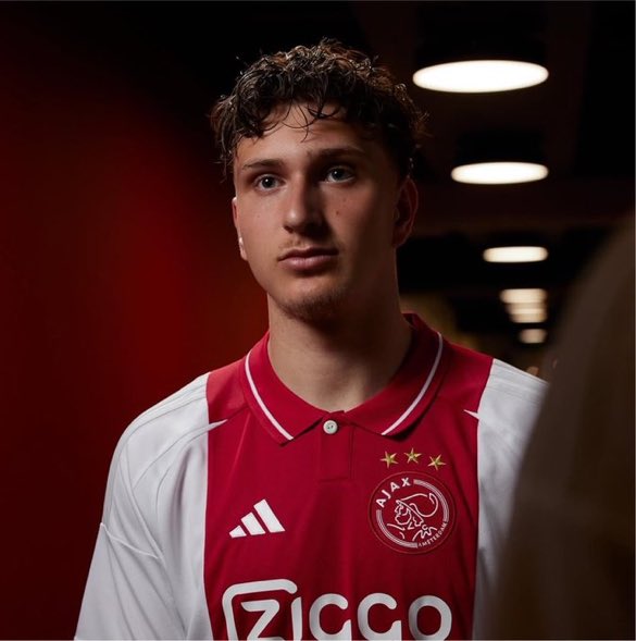wilsondail's tweet photo. PSG are pushing, and the player already wants the move. 👀 Now it’s all about getting the fee agreed. 🔴🔵 https://t.co/E6RVMqa9LM