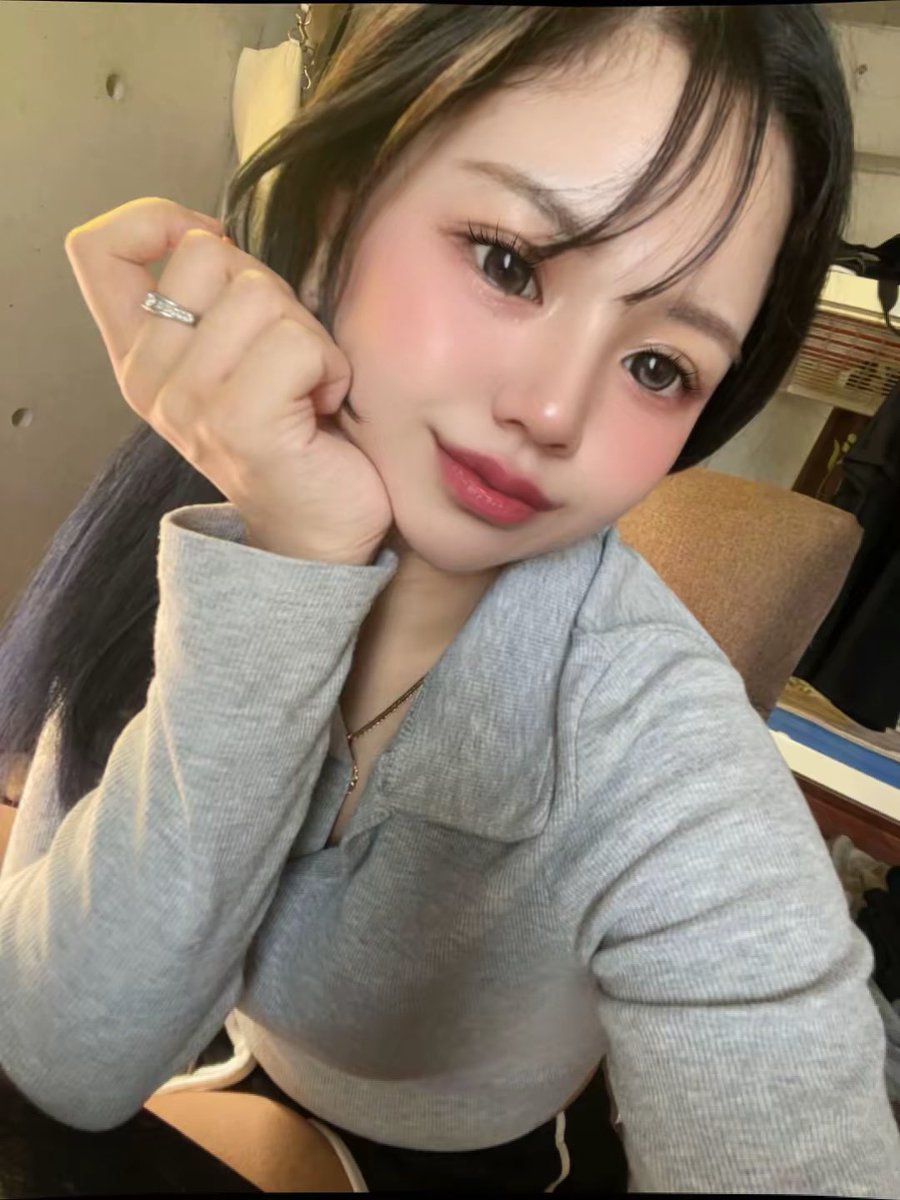 x_rxrx1018's tweet photo. 暗くして前髪作ったニョン https://t.co/utbCuuKREE