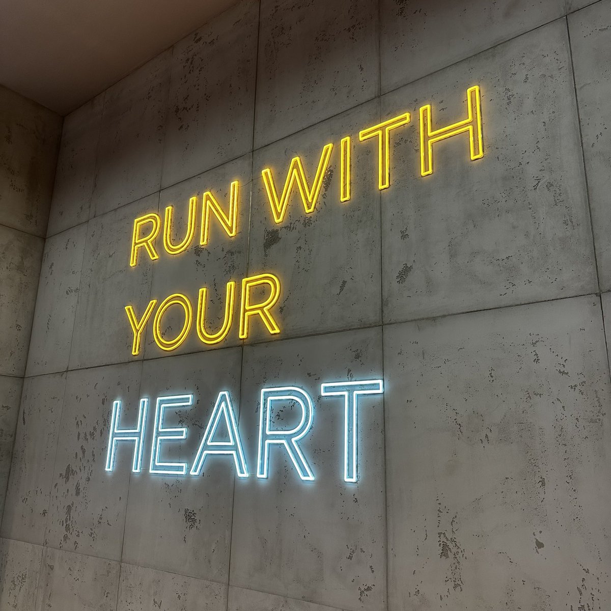 _nshll's tweet photo. If u listen to this song don’t stop running https://t.co/3g7I0hXfaV