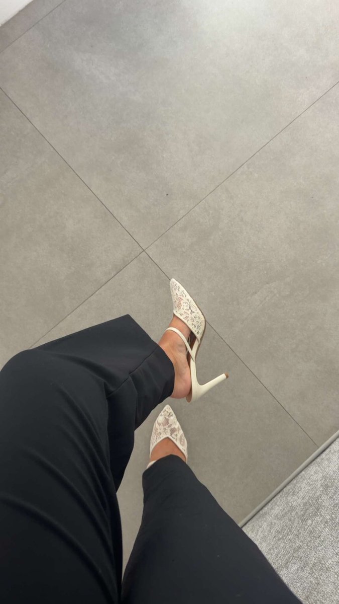 sendtoskyler's tweet photo. i want another pair of heels, send for it losers 😚
#paysub #findomme #findomcommunity https://t.co/dlfxkkwRyK