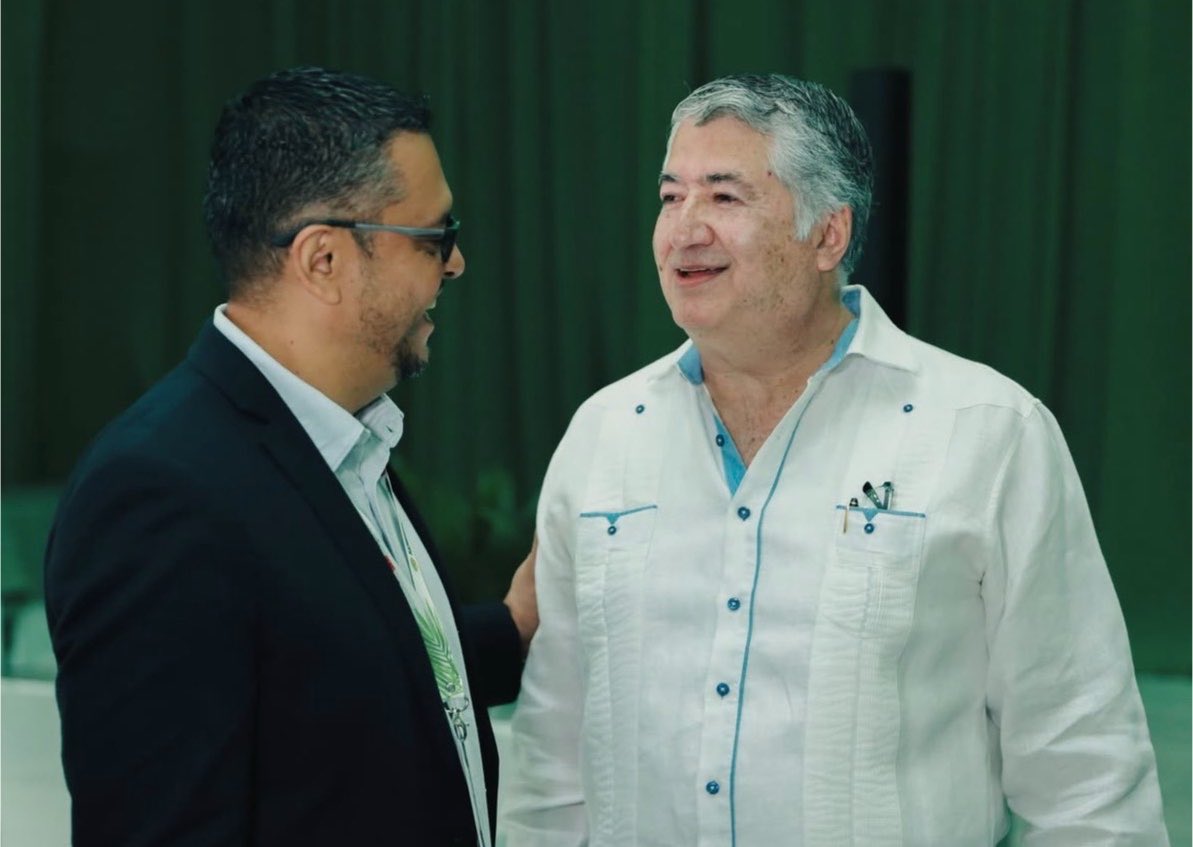 TommyZambranoM's tweet photo. 🌴 El desarrollo del campo también impulsa el crecimiento de Honduras.

Hoy acompañamos a los productores en el II Congreso de Palmicultores de Honduras, un espacio para escuchar, dialogar y fortalecer un sector que genera empleo, inversión y oportunidades para miles de familias hondureñas.

Seguiremos promoviendo iniciativas que respalden la producción nacional y el desarrollo económico del país. 🇭🇳