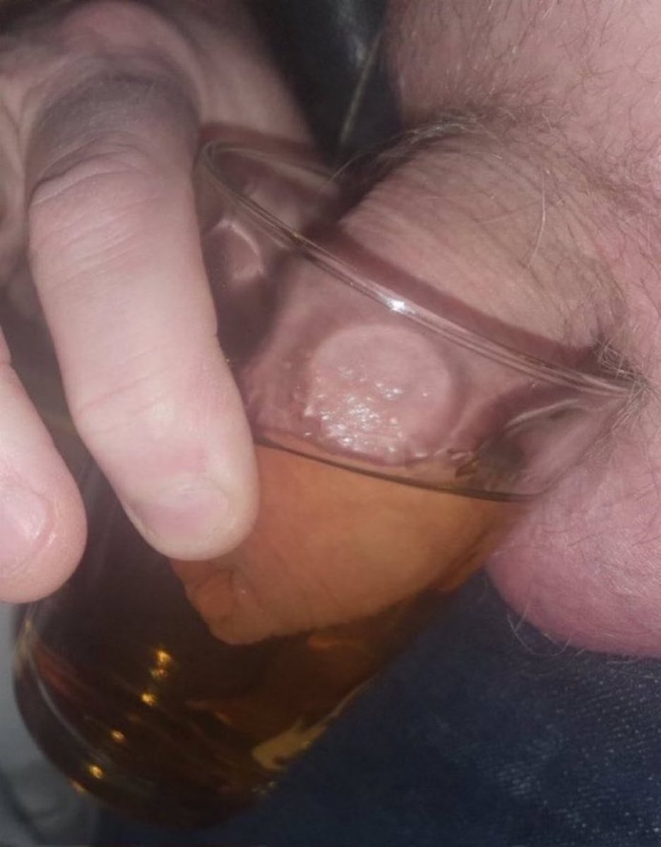 Alexiserose710's tweet photo. Today task for $30
 looks at my sissy slut and his pitiful cuck in an alcohol.........
He don't have a choice...... than to follow my command. #Findom #Techdomme #Findom #anydesk #paypig #obedience #blackmail #chastity #dominatrix #bbcslut https://t.co/AHE4z4AnA4