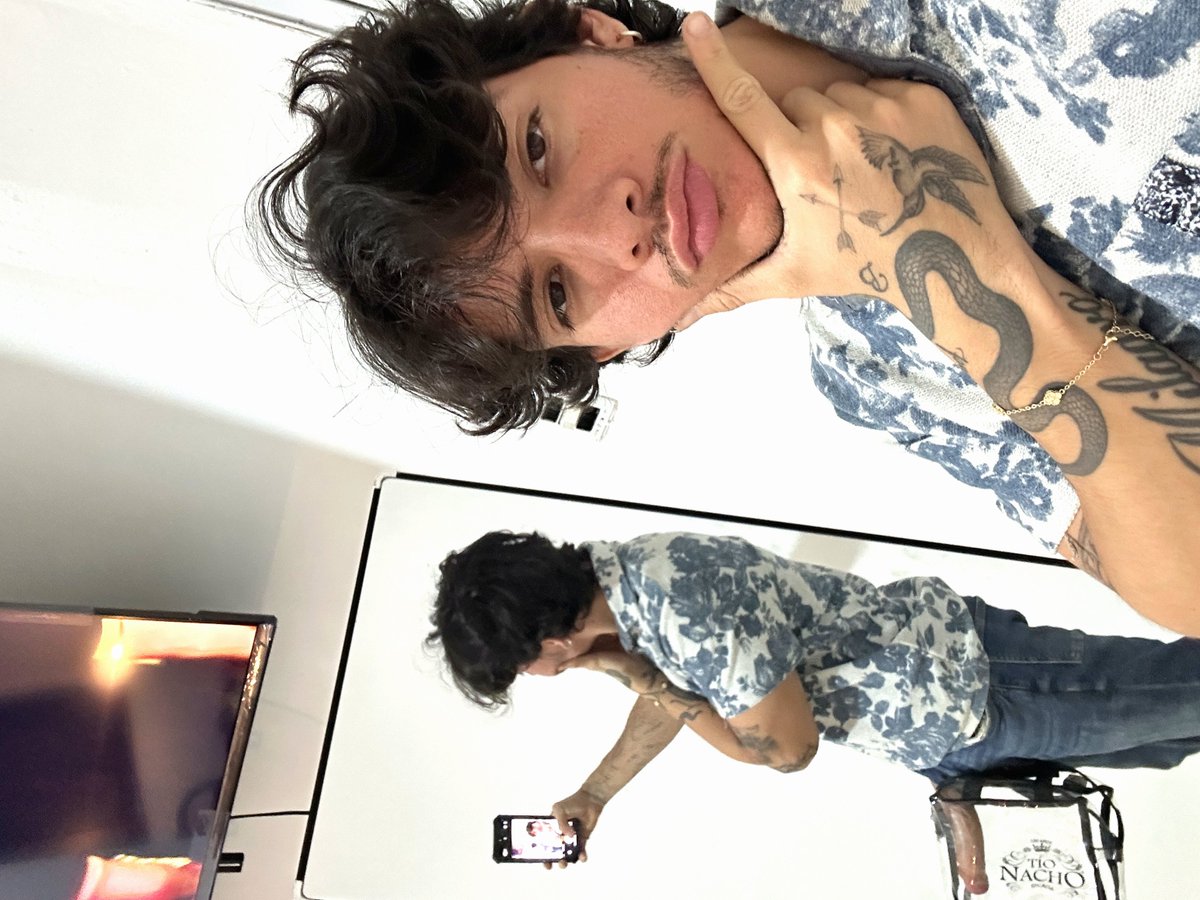 Jos_ep7's tweet photo. why im i still single? :( https://t.co/Iqys1NQFlS