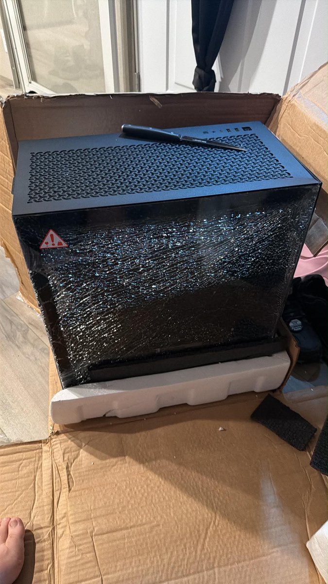 PhatPhilly716's tweet photo. Pc came back from friend who replaced motherboard. USPS destroyed it, claim filed. Spent $3,000 a year ago. Depressed, pi$$3d off, if anyone wants to or can help with replacing parts $phatphilly716
@MissPurplettv @Midstormy @ASUS_ROG @METAPCs @Brparadox I’m hurting so much. HELP https://t.co/oQcLcPciEu