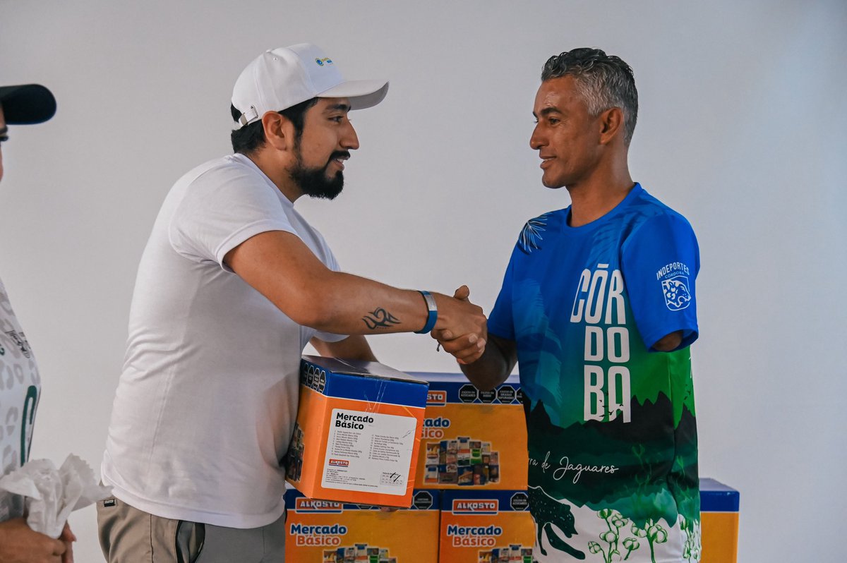 IndeportesCordo's tweet photo. En Indeportes Córdoba nos unimos a la Corporación Punto Azul para llevar mercados a nuestros deportistas y sus familias. 

Seguimos fortaleciendo alianzas que generan bienestar y más oportunidades para quienes dejan en alto el nombre de nuestro departamento. https://t.co/en6dZPeWb9
