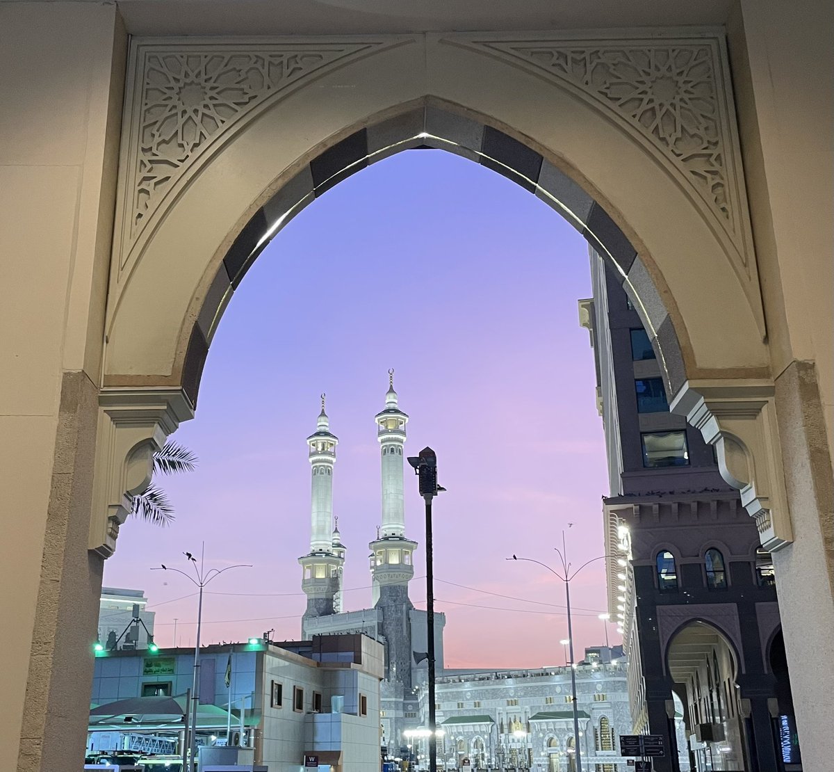 HolyMakkah01's tweet photo. SUN RISING IN HARAM 💜 https://t.co/ZfoOYYAVCL