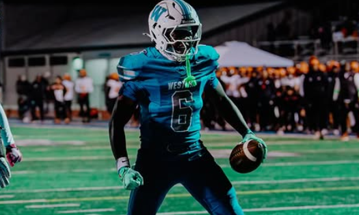 AllenTrieu's tweet photo. The state of Michigan has nearly 20 senior RBs with college offers.

From a Michigan commit to three committed to GVSU to multiple others who impressed this offseason, here is the rundown of top ball carriers.

https://t.co/bBD3tDQnH4 https://t.co/URMszBbG9q
