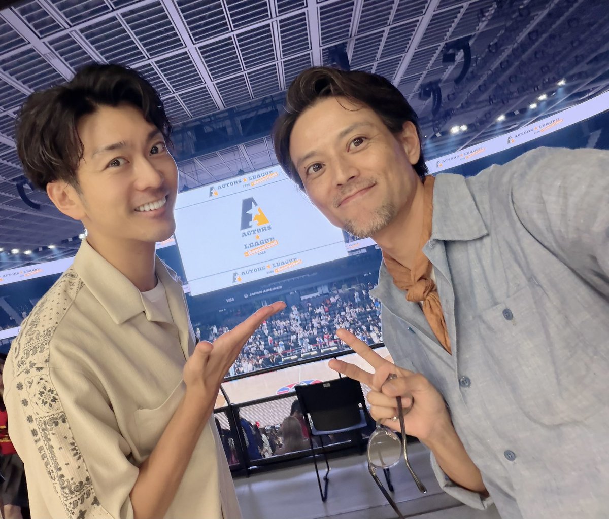 ryunosuke_kawai's tweet photo. #アクターズリーグバスケ 
南圭介と応援に行ってまいりました

前回監督でお世話になったSPARK SPROUT見事勝利おめでとう🎊

全員がショーマンとしての華やかさを忘れず、For the teamに徹し、地味で泥臭いプレーも厭わなかった姿勢が後半特に結果に結びついていましたね
派手なプレーやフィニッシュの陰で体を張り走り切ったみんなにも拍手👏
そしてこんな大舞台の中でその託されたパスをしっかり決め切った全てのみんなにも拍手👏

ライバルのDREAM CHRYSALISも最後の最後まで諦めない姿勢かっこよかったです

ワクワクする試合でした✨

お疲れ様！ありがとう！
また会えますように✨🏀✨