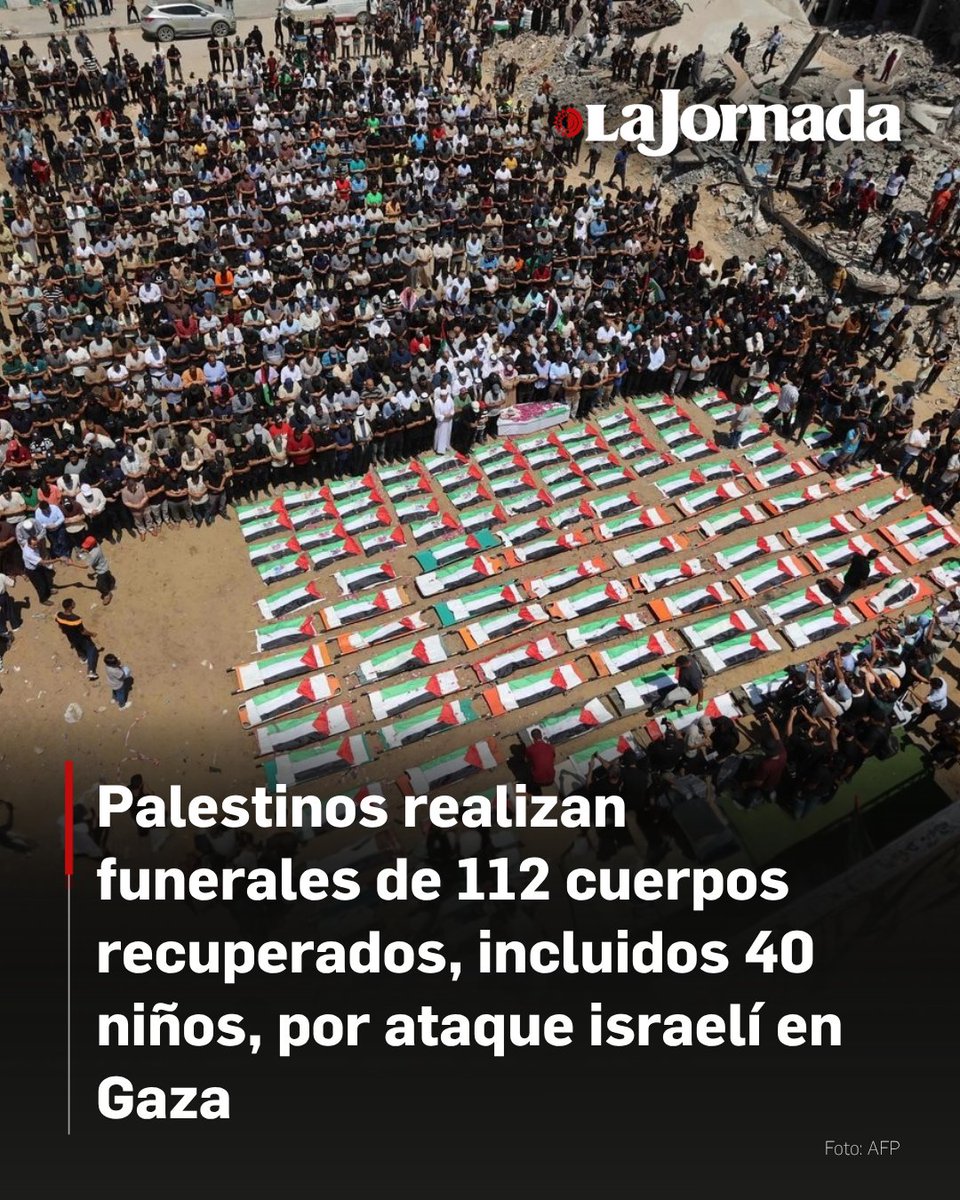 lajornadaonline's tweet photo. Palestinos se reunieron este martes para el funeral de más de 100 cuerpos finalmente recuperados de un mortífero ataque israelí en Gaza el 22 de noviembre de 2023. Más de 300 personas murieron en el bombardeo ocurrido a pocas semanas del inicio de la guerra con Hamas, cuando aviones de combate arrasaron una manzana residencial en el barrio de Sabra, en la ciudad de Gaza.

Unos 40 cuerpos fueron recuperados poco después, en una frenética búsqueda a mano y con herramientas rudimentarias, pero la mayoría quedó enterrada a gran profundidad bajo los escombros. Los reportes sobre el elevado número de víctimas en uno de los ataques más letales de la guerra tardaron días en llegar al público debido al caos.

Más información en: https://t.co/OiiDFIfmHX
