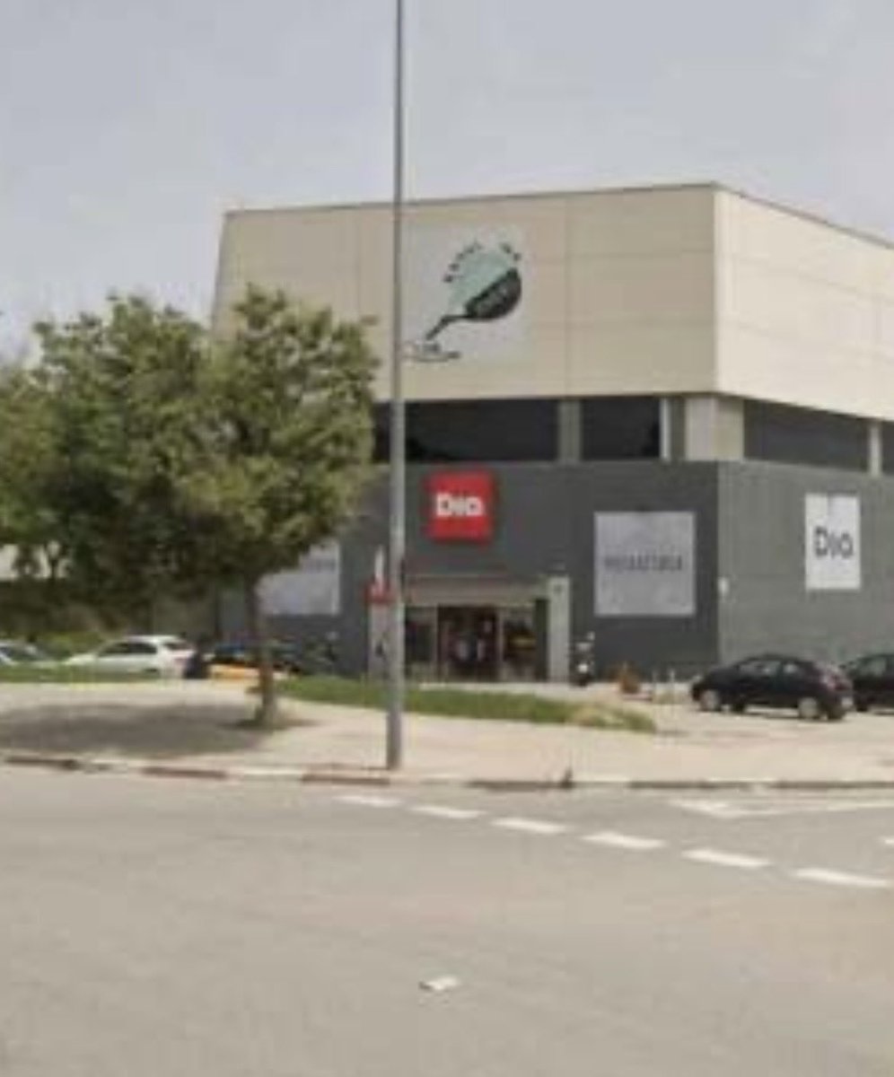 contrastado's tweet photo. Un senegalés de 23 años,entra a robar en un supermercado de Badalona.
Detenido por los Mossos,al día siguiente el juez lo puso en libertad
Salió del juzgado y fue directamente al supermercado e intentó matar a una mujer con una botella rota,le causó cortes en la cabeza y brazos🤦‍♂️ https://t.co/GrZwOwvgV0