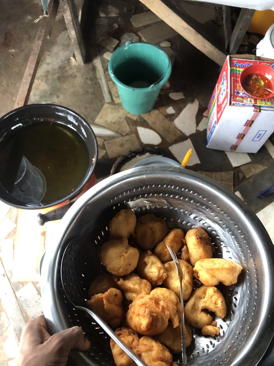 Mmaduabuchi112's tweet photo. @PoojaMedia @SophiaIkeNicho1 Akara and indomie https://t.co/iUAxfKSgxE