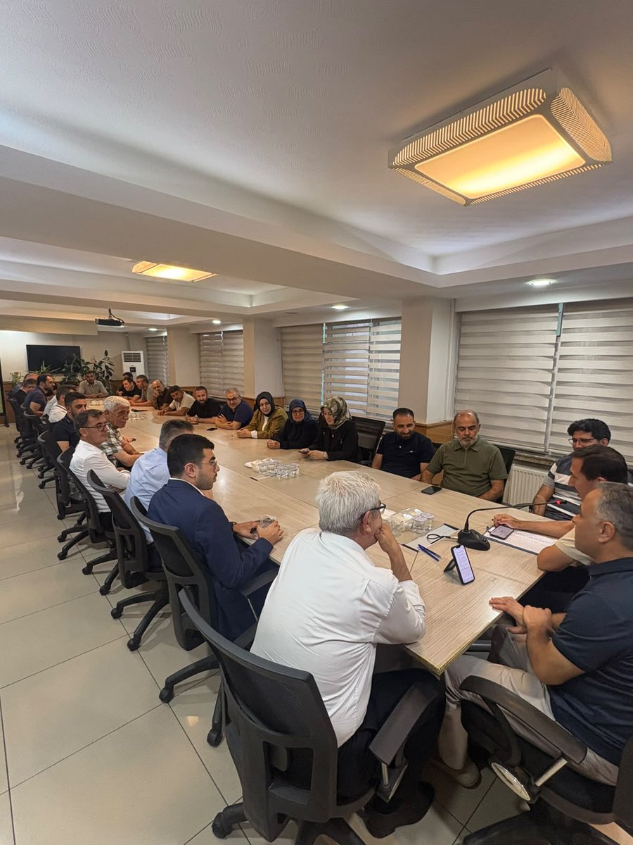 akparti_karatay's tweet photo. AK Parti Karatay İlçe Başkanlığı olarak haftalık yönetim kurulu toplantımızı, İlçe Başkanımız Akif Demirci başkanlığında; Karatay Belediye Başkanımız Hasan Kılca’nın katılımıyla gerçekleştirdik.

Toplantımızda teşkilat çalışmalarımızı değerlendirirken, Karatay Belediyemizin devam eden projeleri, yatırımları ve önümüzdeki dönem hedeflerine ilişkin kapsamlı istişarelerde bulunarak bilgilendirmeler aldık.

Ortak akıl ve istişare kültürüyle Karatay’ımız için var gücümüzle çalışmaya devam ediyoruz.

@avakifdemirci 
@hkilca